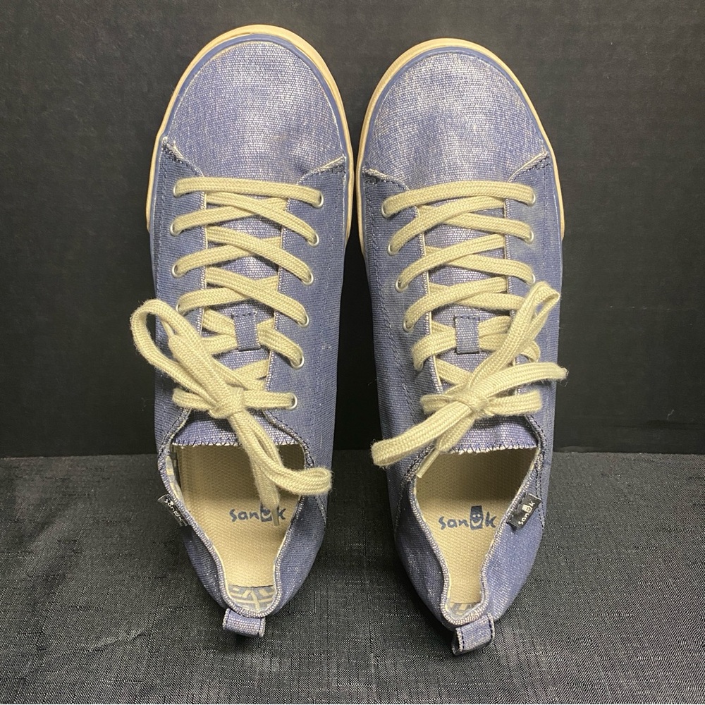 Sanuk Denim Blue Sneakers with Cream Laces. Womens size 10